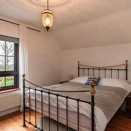 بيت للعطل The Schooner